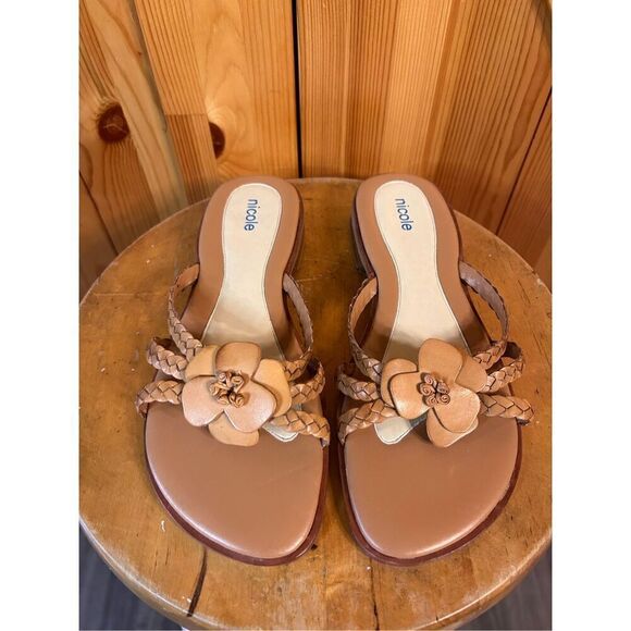 Nicole Ladies Size 8.5M Tan Brown Braided Faux Leather Flower Sandals Slide Ins - Picture 1 of 8
